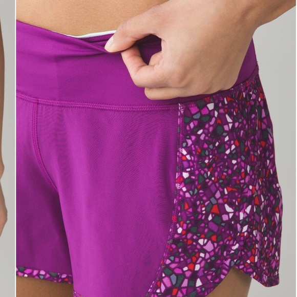 Lululemon Real Quick Short in Regal Plum / Paradise Camo Multi Size 6 - Picture 3 of 11